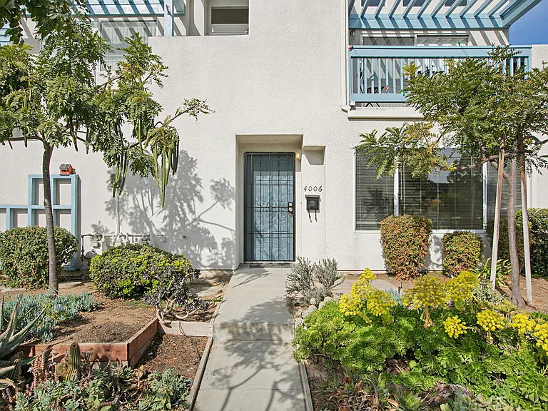 Available June! Newly Remodeled 2bd/1ba Beautiful Crown Point Condo! Only $3,595/Mo! — Photo 10