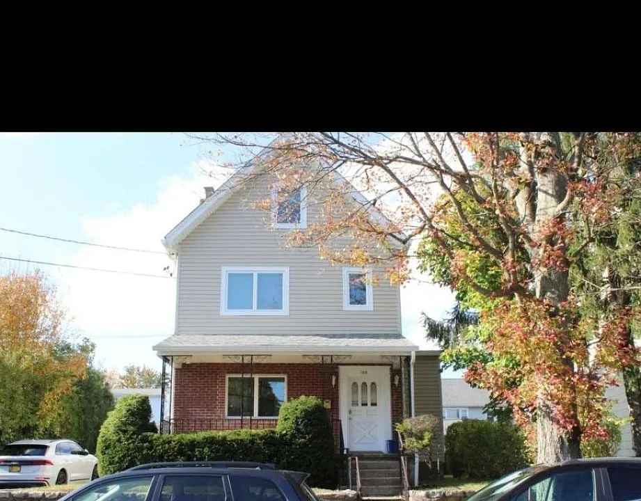 109 4th Ave #2