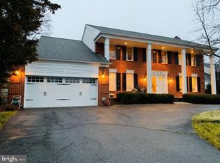 9915 S Glen Rd, Rockville, MD 20854