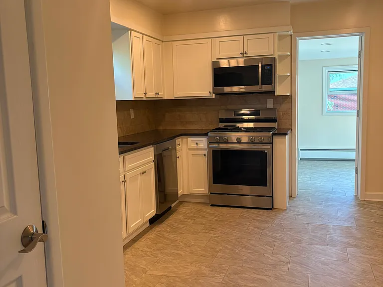 125 Murray Ave — Photo 3