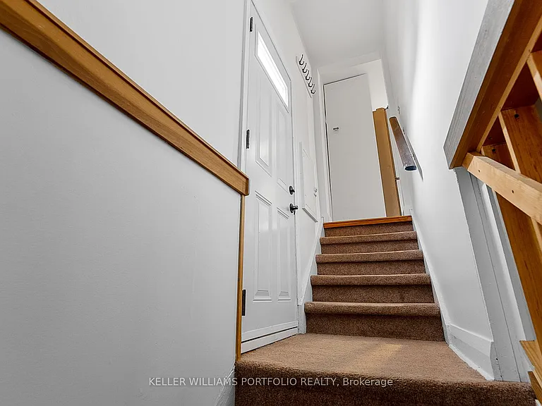 40 Scarboro Cres — Photo 45