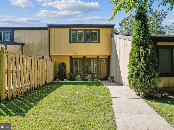 3108 Babashaw Ct, Fairfax, VA 22031