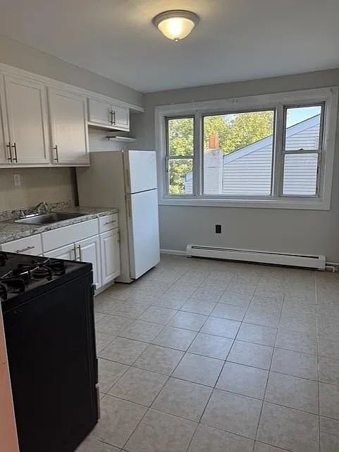 2 bed, 1.0 bath, $2,300 — Photo 2