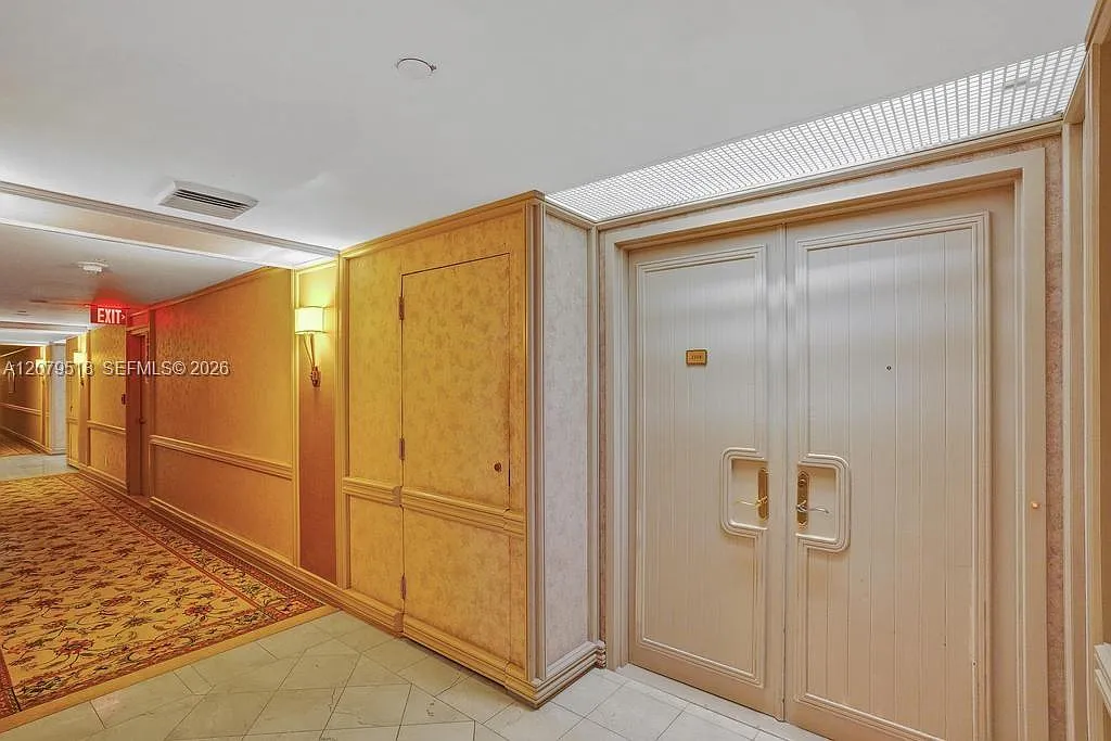 Hamptons West Condo — Photo 3