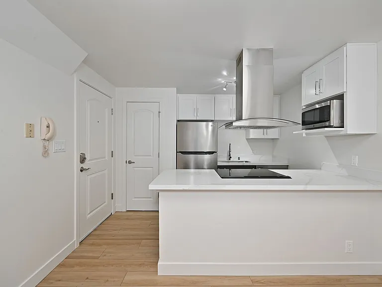 732 N 95th St — Photo 23