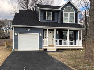 215 Broadway Dr, Shirley, NY 11967