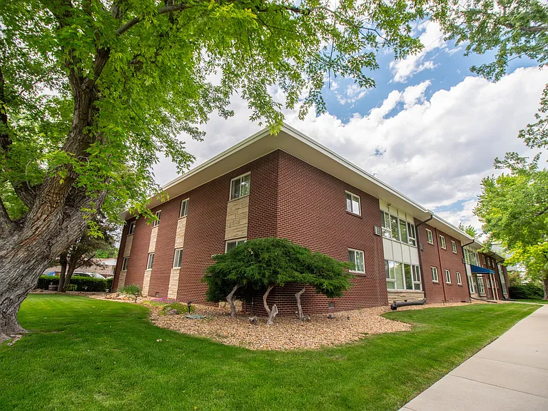 Nevada Villa Apartments — Photo 19