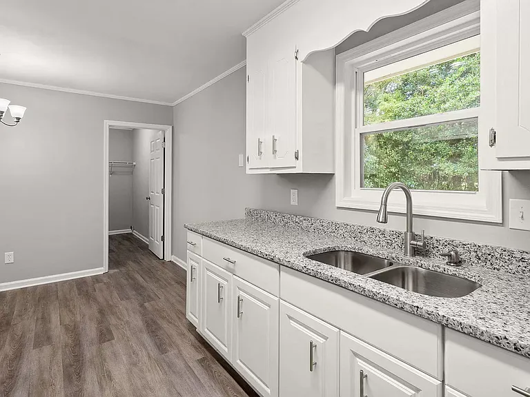 426 Longleaf Dr — Photo 17