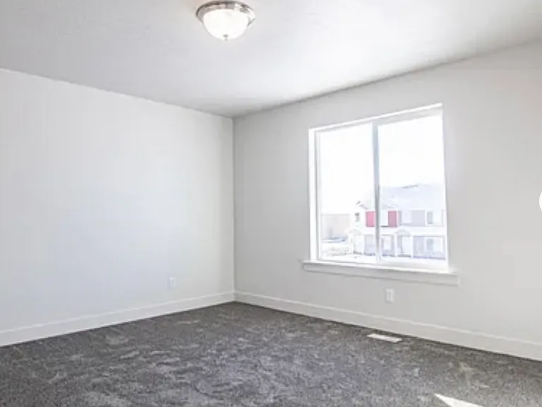 363 S 1580 E — Photo 8
