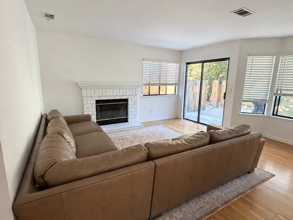 4957 Green Hills Cir