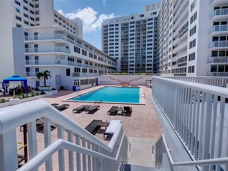 5401 Collins Ave #928 — Photo 68