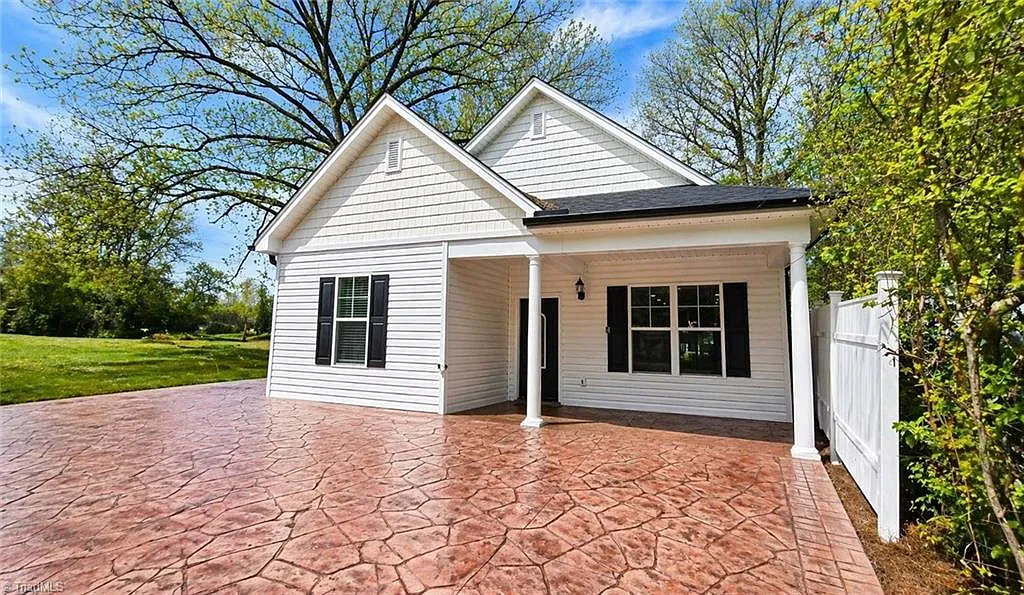 3 bed, 2.0 bath, $1,995 — Photo 1