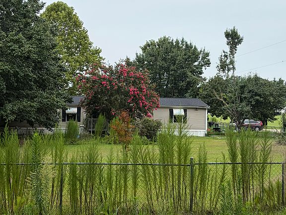 2nd image of 101 Lois Ln