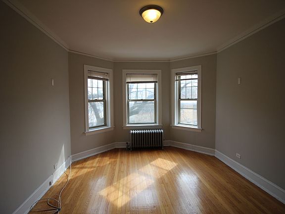 2nd image of 6203-05 N Claremont Ave #23142