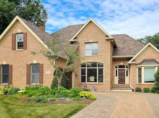 10 Union Cir, Wheaton, IL 60187