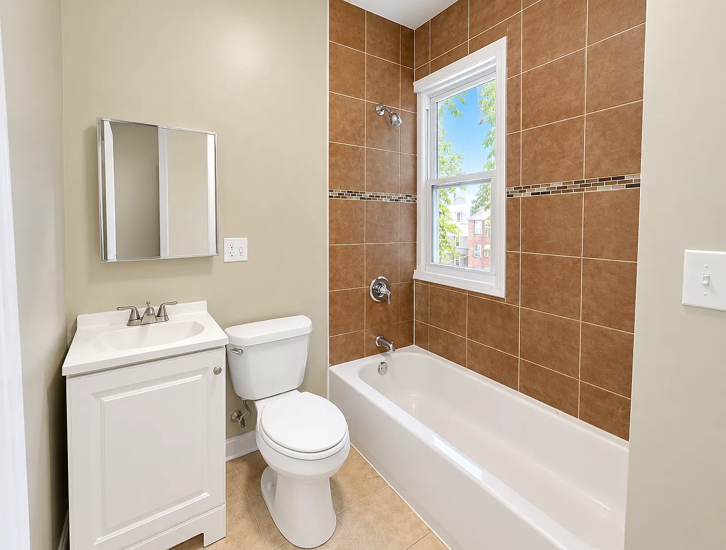 3 bed, 1200 sqft, $2,045 — Photo 3