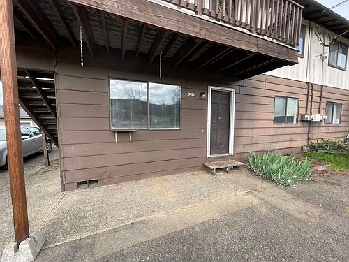 214 SE Darrell Ave Photo 1