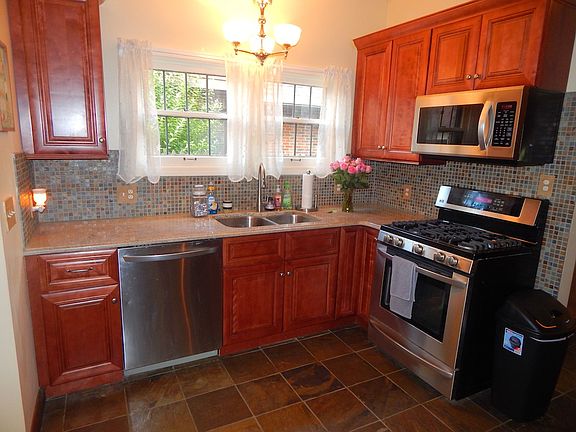 5th image of 2403 Middlesex Dr