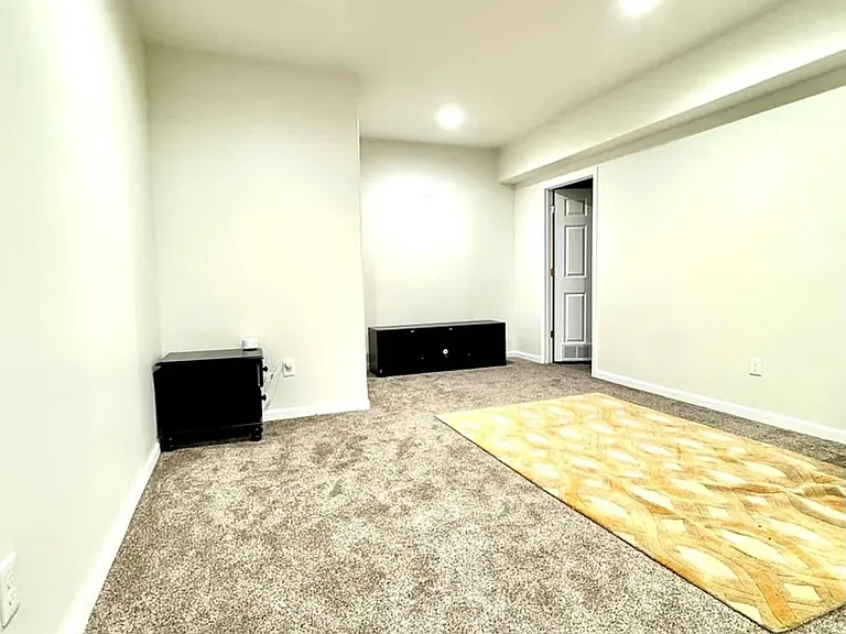 4318 S 198th St — Photo 32