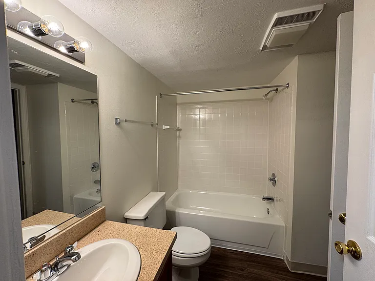 Olentangy Village — Photo 21