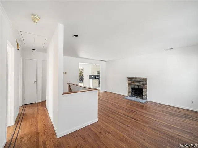 4 bed, 2.0 bath, 1302 sqft, $5,200 — Photo 4