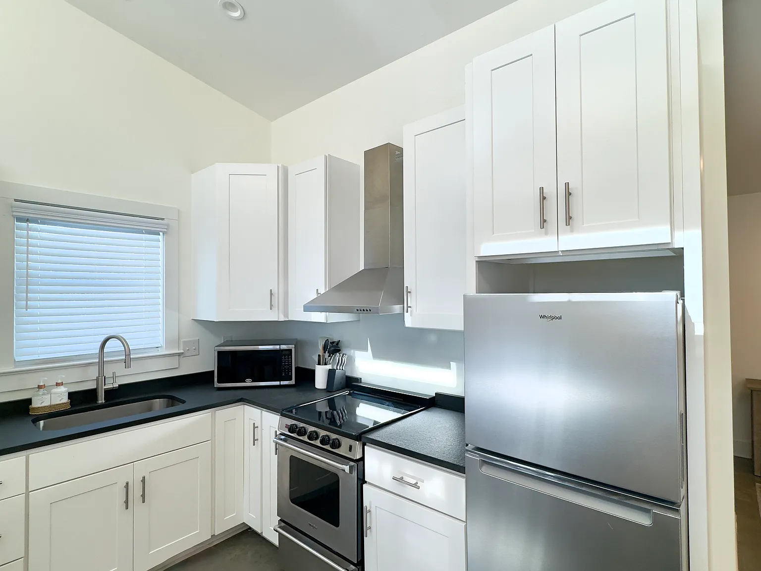 203 Raymond Ave — Photo 2
