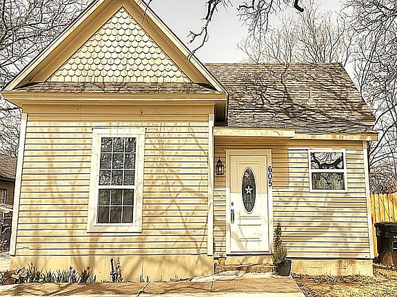 2nd image of 605 Olive St