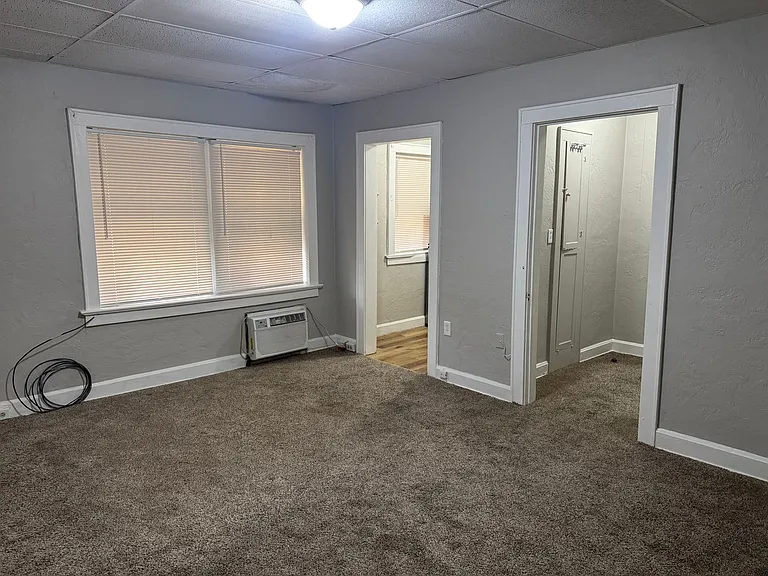 316 N Noyes Blvd — Photo 1