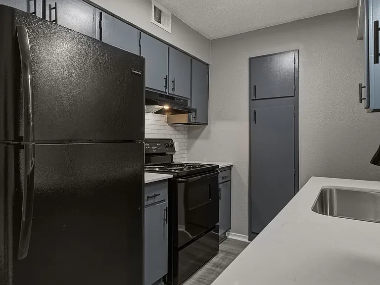 Timberwood Apartments — Photo 11
