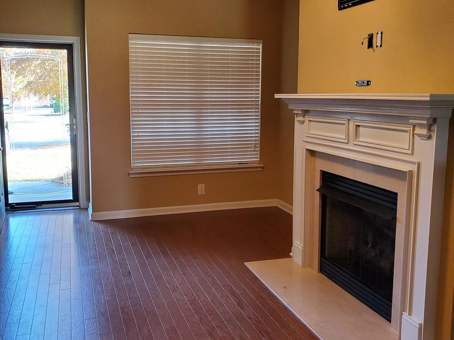 3 bed, 2.5 bath, 1551 sqft, $2,100 — Photo 4