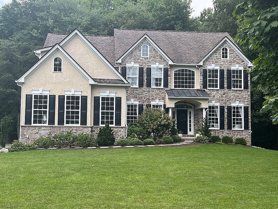 1st image of 1071 Logan Ln