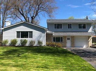 3976 Woodlawn Ave, Gurnee, IL 60031