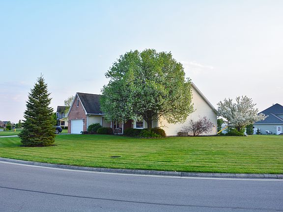 3rd image of 691 Gardenview Cir