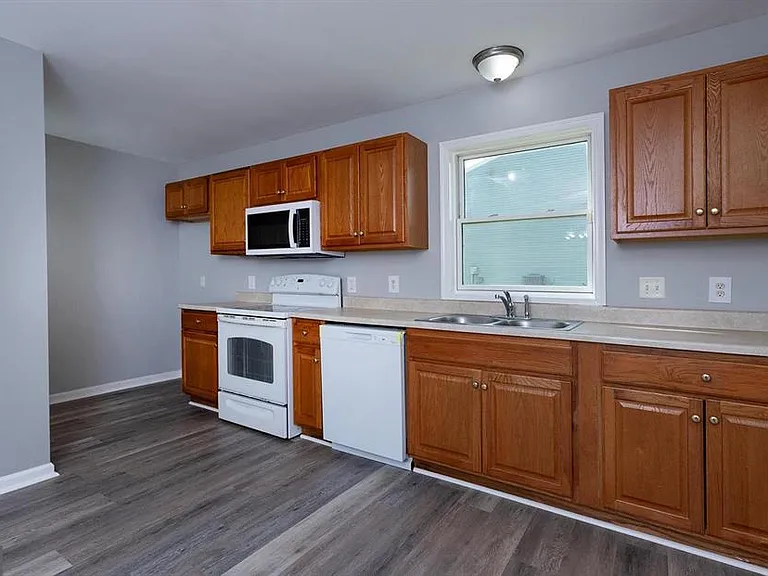 1041 Oberlin Rd — Photo 26
