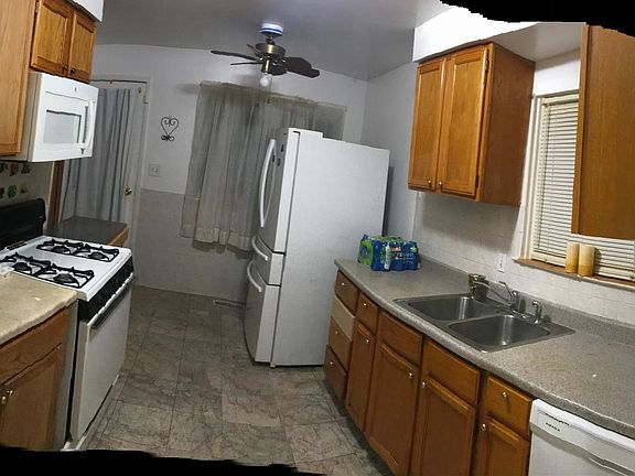 5th image of 25475 Yale St