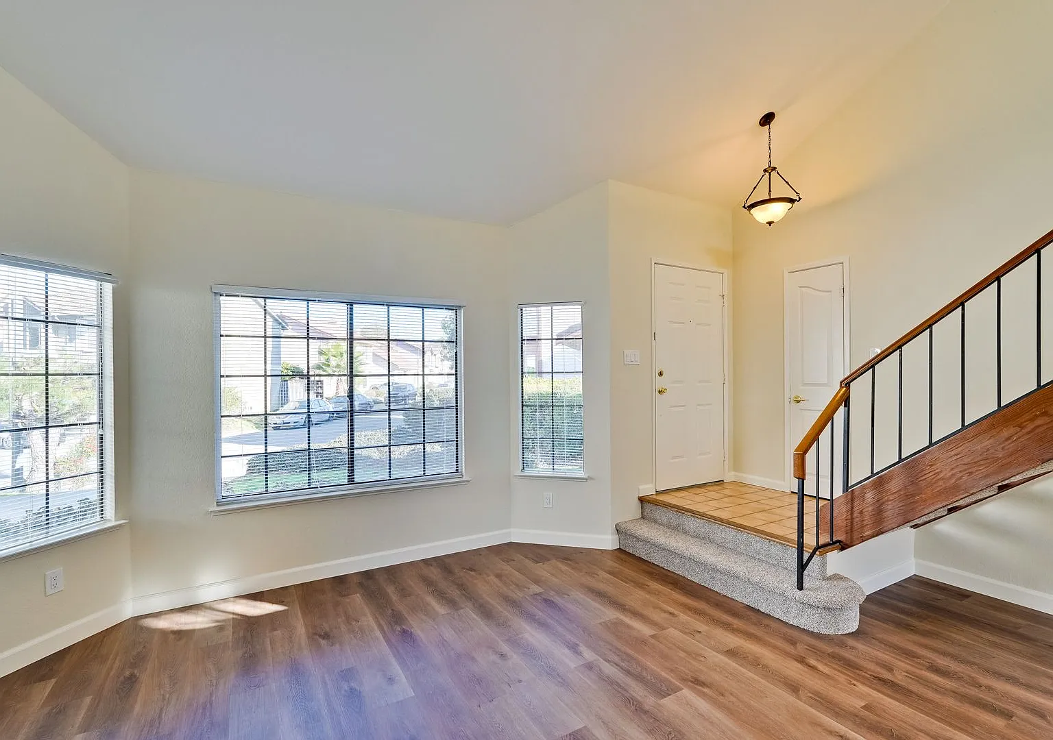 Old Almaden Valley/ 2 story 3/2 Close to Colero Reservoir with Brand New Air Conditioning — Photo 3