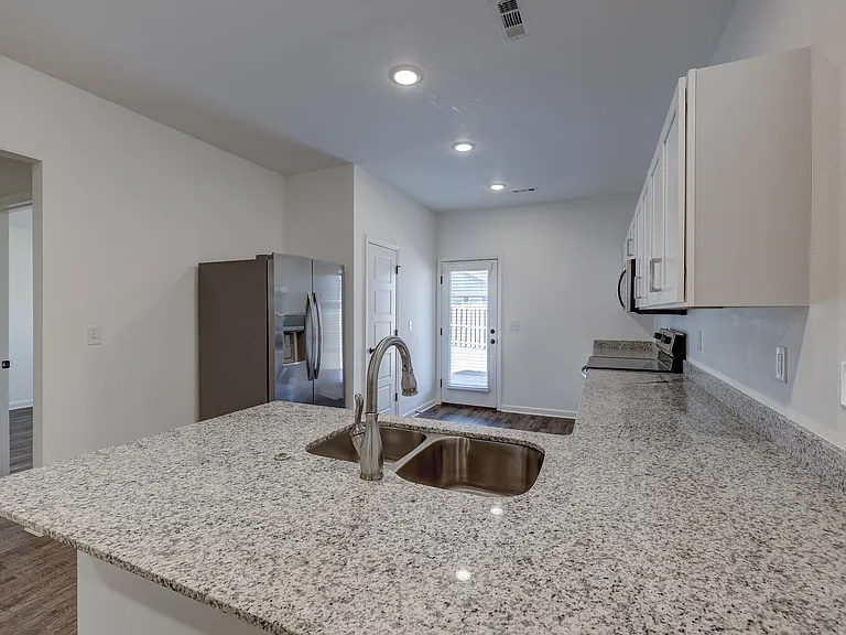 735 Short Leaf Ln — Photo 9