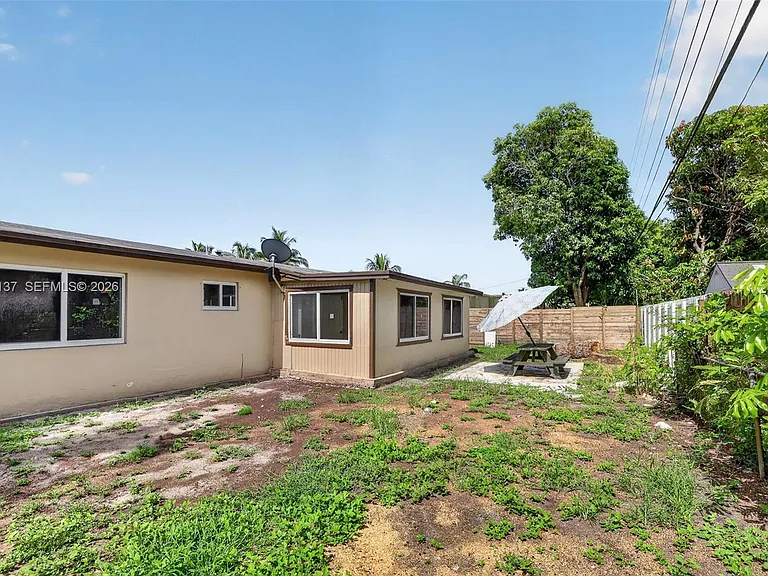 4351 NW 25th St — Photo 29