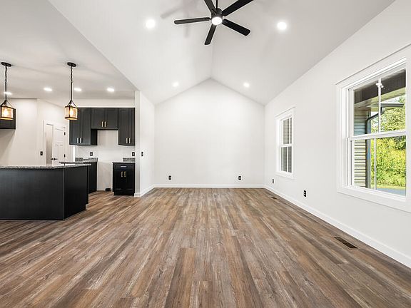 3rd image of 3034 Ditty Rd