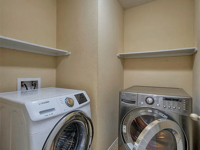 913 Dexter Dr — Photo 26