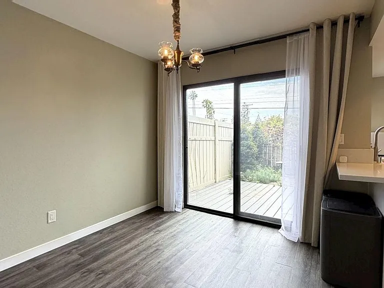 1013 W Linden St #11 — Photo 4