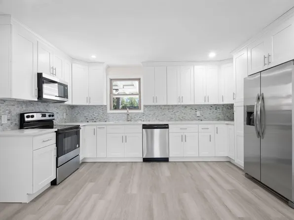 84 E 19th Street, Huntington Station, NY 11746