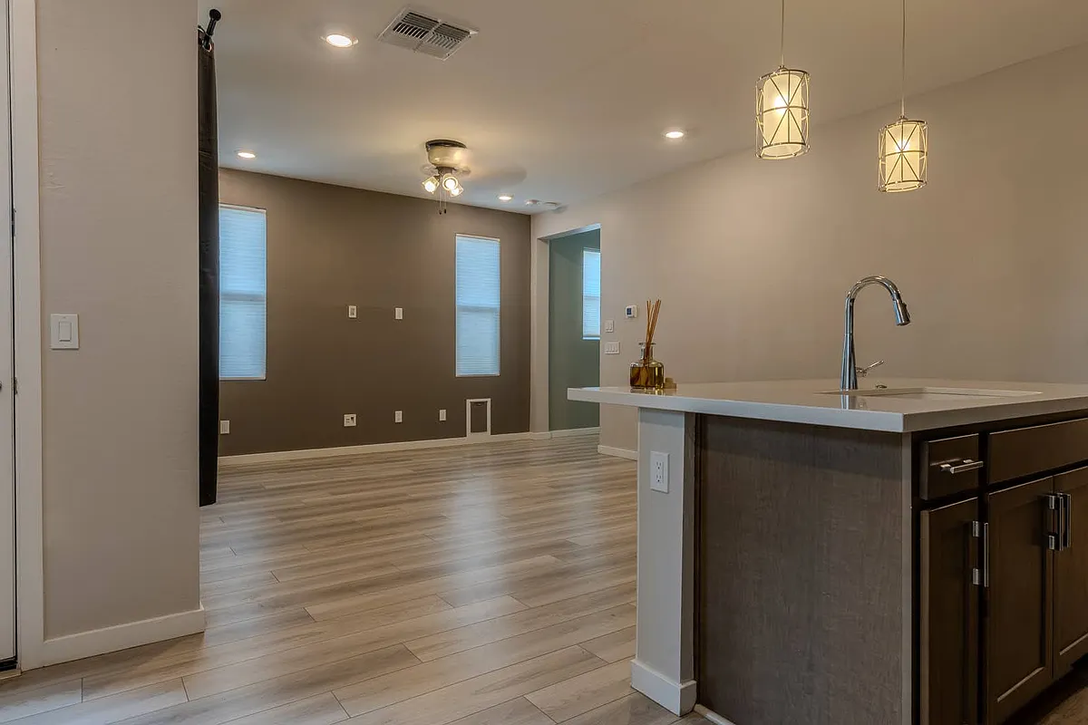 Building Photo - 1111 W Diamondback Dr
