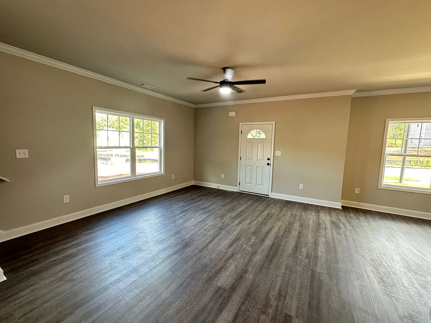 4 Bedroom 4 Bathroom Available — Photo 4
