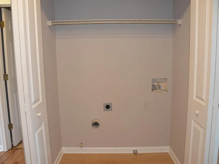 Full size Laundry - upstairs