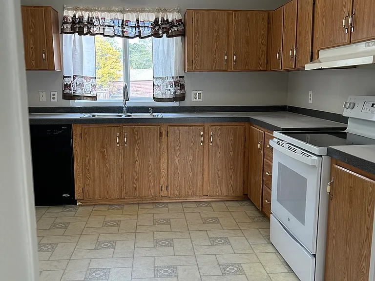 167 Jackson St — Photo 3