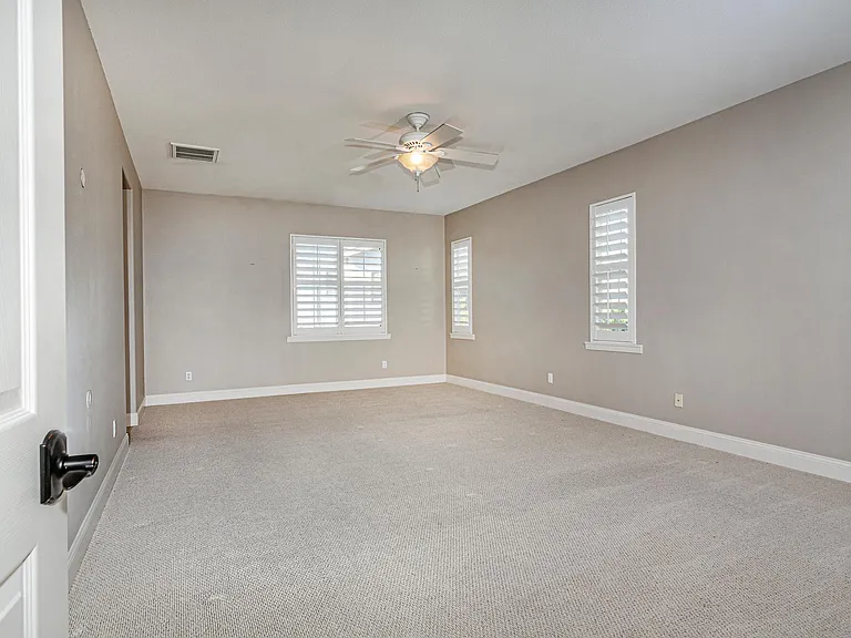 Photo of Unfurnished Extra-Large Master