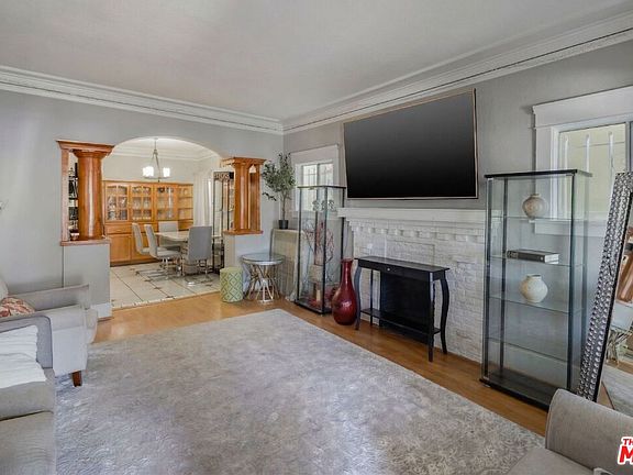 3rd image of 2822 S La Salle Ave