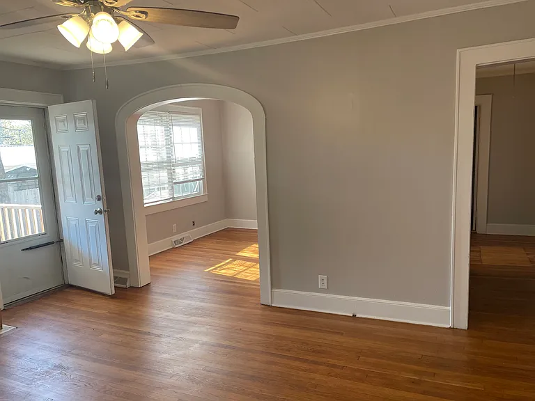 314 Spence St — Photo 8