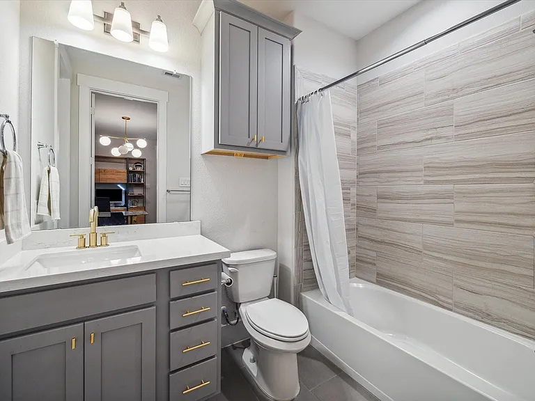 2803 Hicks St — Photo 6
